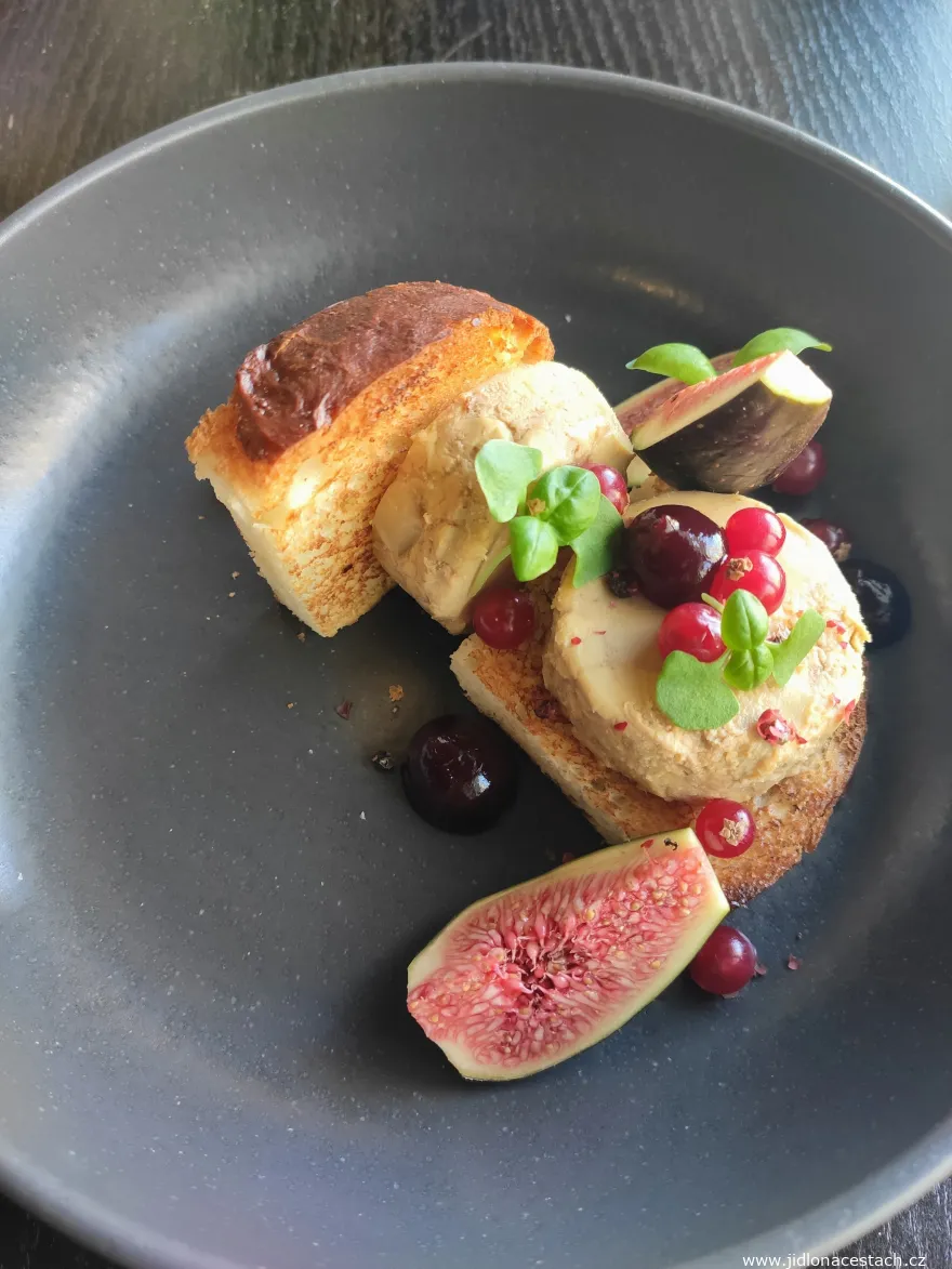 Mlýnec Restaurant: foie gras, figs, currants, red peppercorns, port wine. Mlýnec Restaurant: foie gras, figs, currants, red peppercorns, port wine.