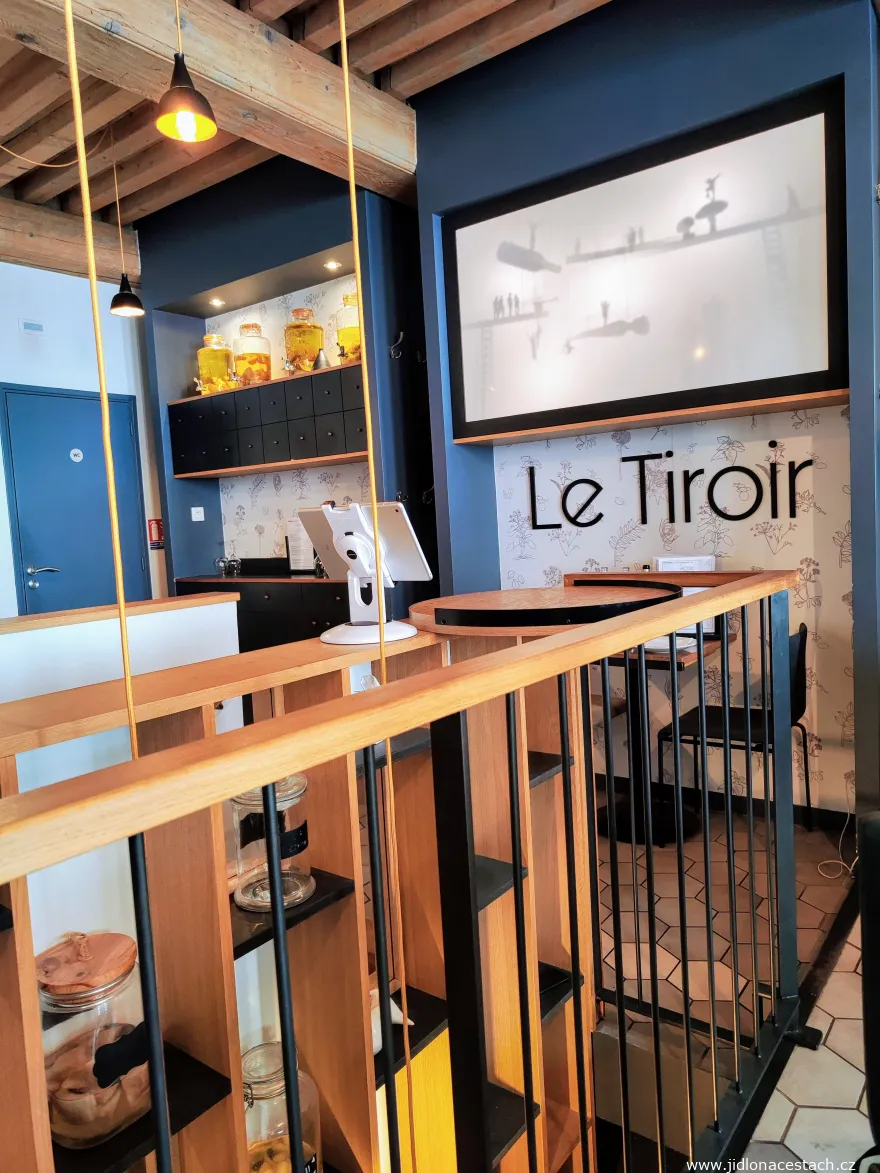 Interiér restaurace Le Tiroir