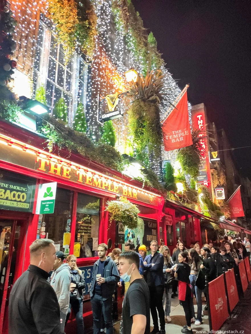 Temple Bar : le pub le plus célèbre du quartier dublinois du même nom.