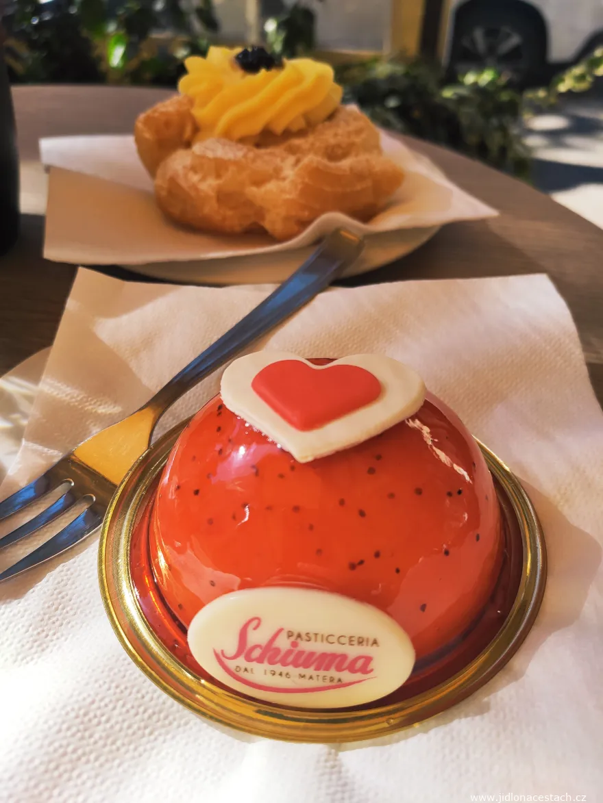 Whipped mascarpone with strawberry topping