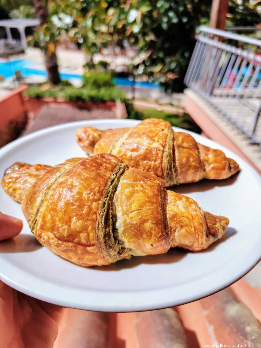 Pistachio croissant