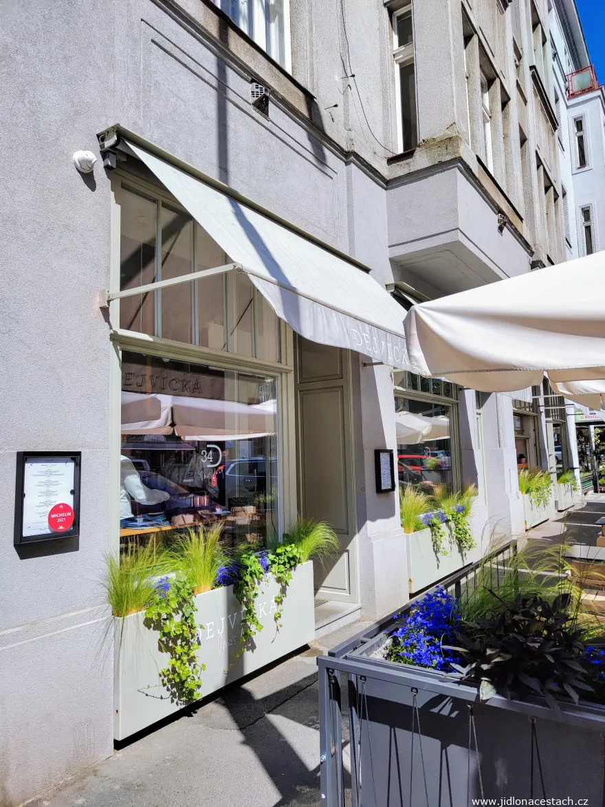 Zahrádka restaurace Dejvická 34