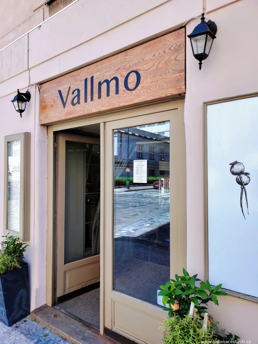 Vchod do restaurace Vallmo