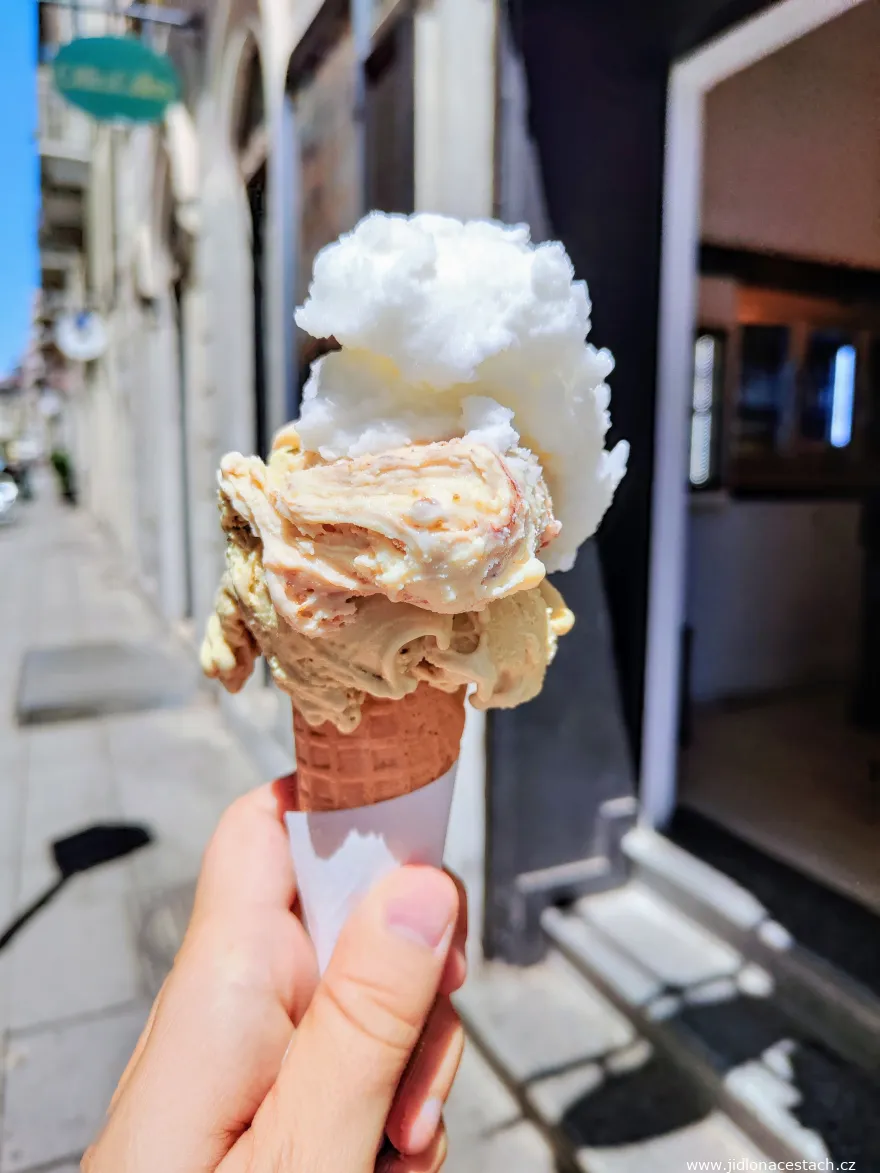 Gelato de la heladería turinesa + Di Un Gelato: tiramisú, pistacho y limón. Gelato de la heladería turinesa + Di Un Gelato: tiramisú, pistacho y limón.