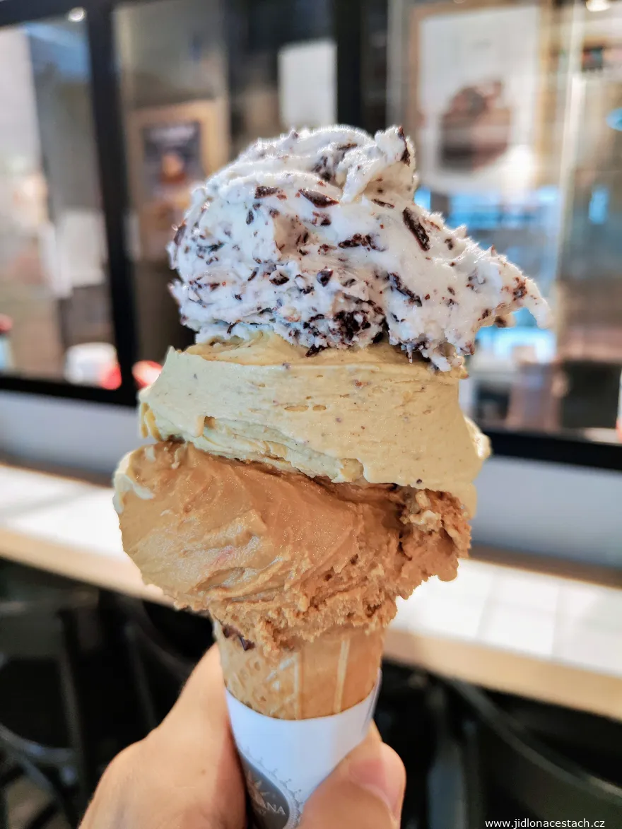 Gelato de la heladería La Romana de Turín: caramelo salado, pistacho y estraciatela.