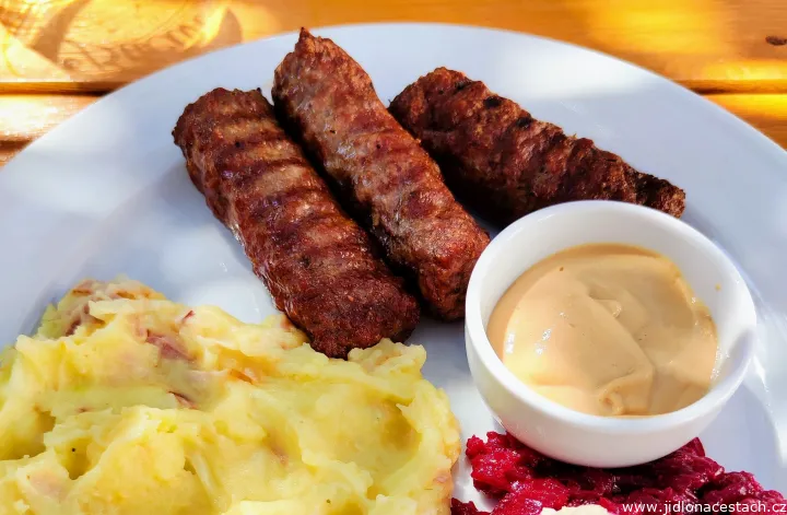 Mititei (mici): rumunské čevabčiči