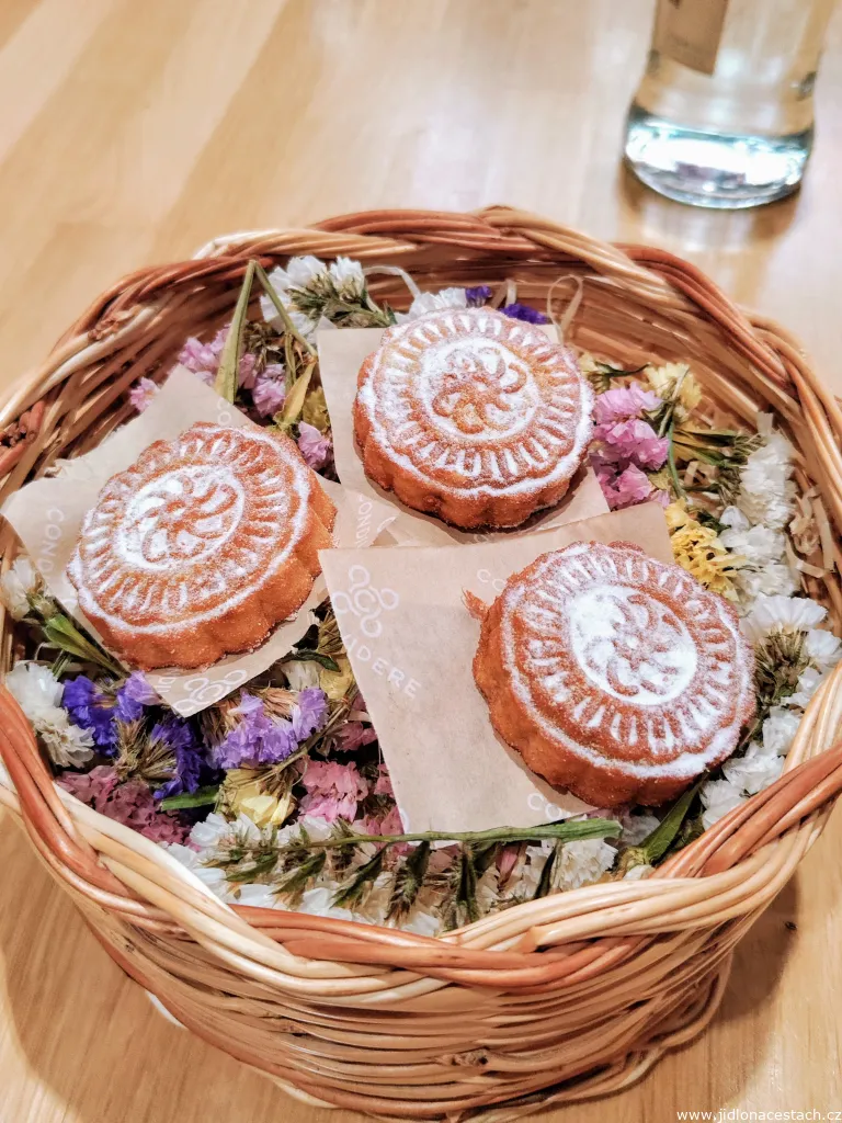 Jeden z hlavných chodov z degustačného menu v michelinskej reštaurácii Condividere ⭐ v talianskom Turíne. Jeden z hlavných chodov z degustačného menu v michelinskej reštaurácii Condividere ⭐ v talianskom Turíne.