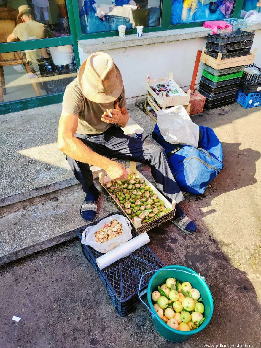 Nabídka čerstvých vlašských ořechů Nabídka čerstvých vlašských ořechů