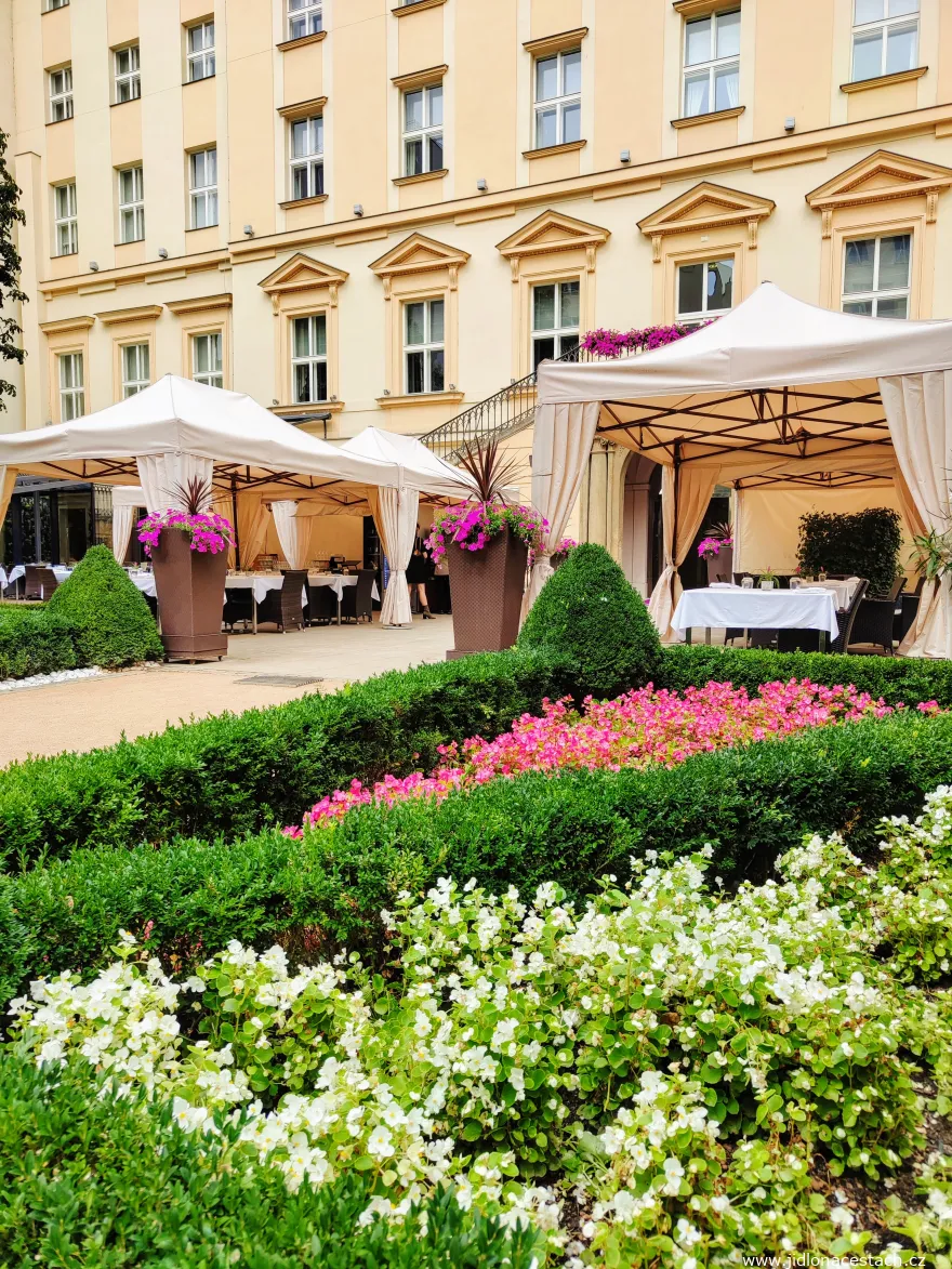 Le Grill Restaurant: garden terrace. Le Grill Restaurant: garden terrace.