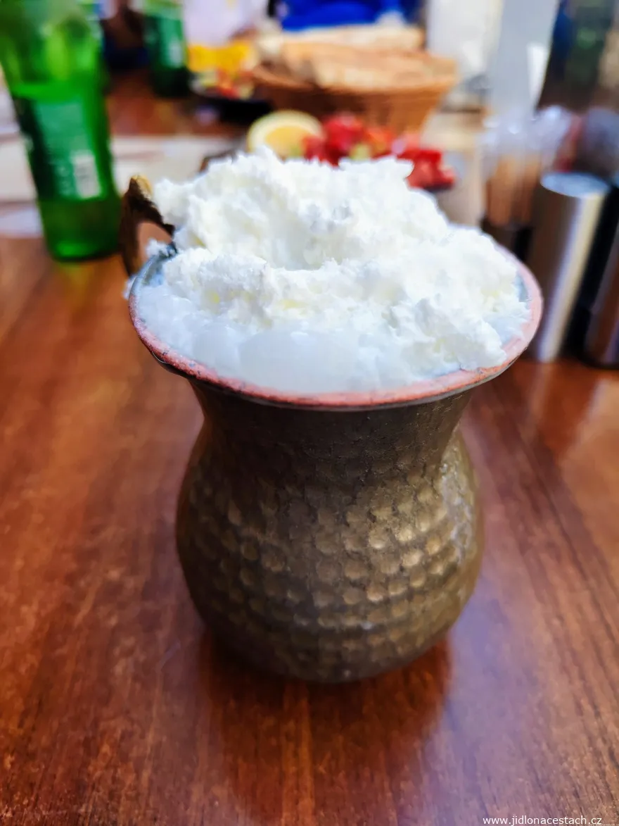 Türkischer Ayran mit "Krone". Türkischer Ayran mit "Krone".