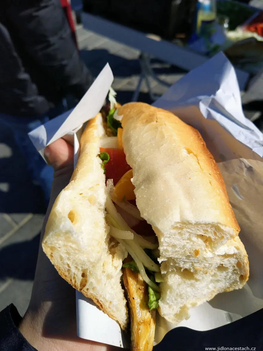 Balık ekmek : le sandwich au poisson turc. Balık ekmek : le sandwich au poisson turc.