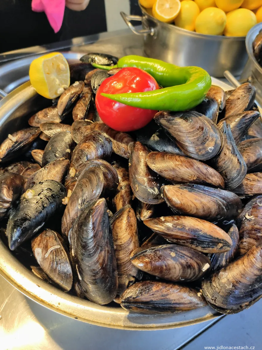 Midye Dolma: türkische gefüllte Miesmuscheln.