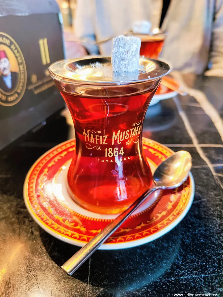 イスタンブールの老舗Hafiz Mustafaで飲んだトルコのチャイ。 イスタンブールの老舗Hafiz Mustafaで飲んだトルコのチャイ。