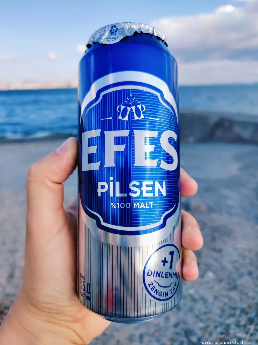 La bière turque Efes Pilsen. La bière turque Efes Pilsen.