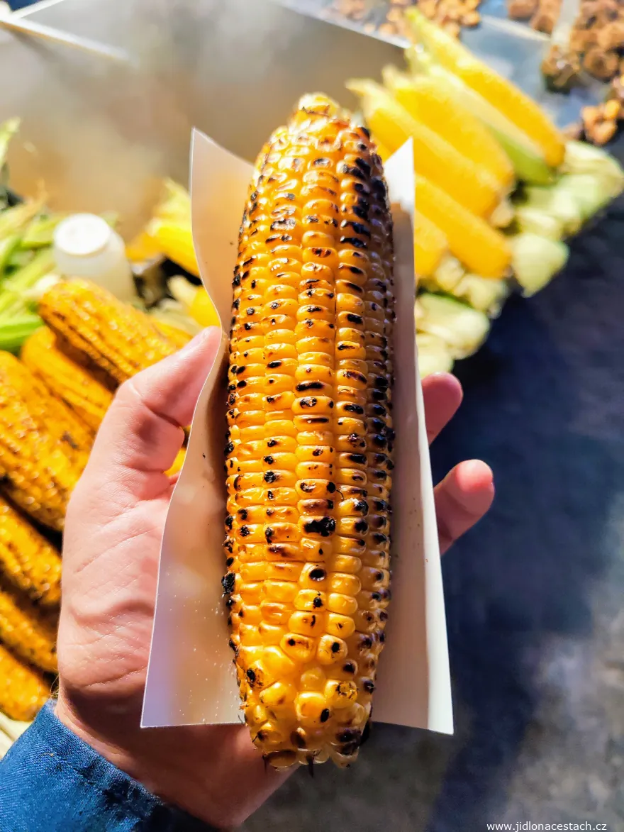 Közde mısır : le maïs grillé turc. Közde mısır : le maïs grillé turc.