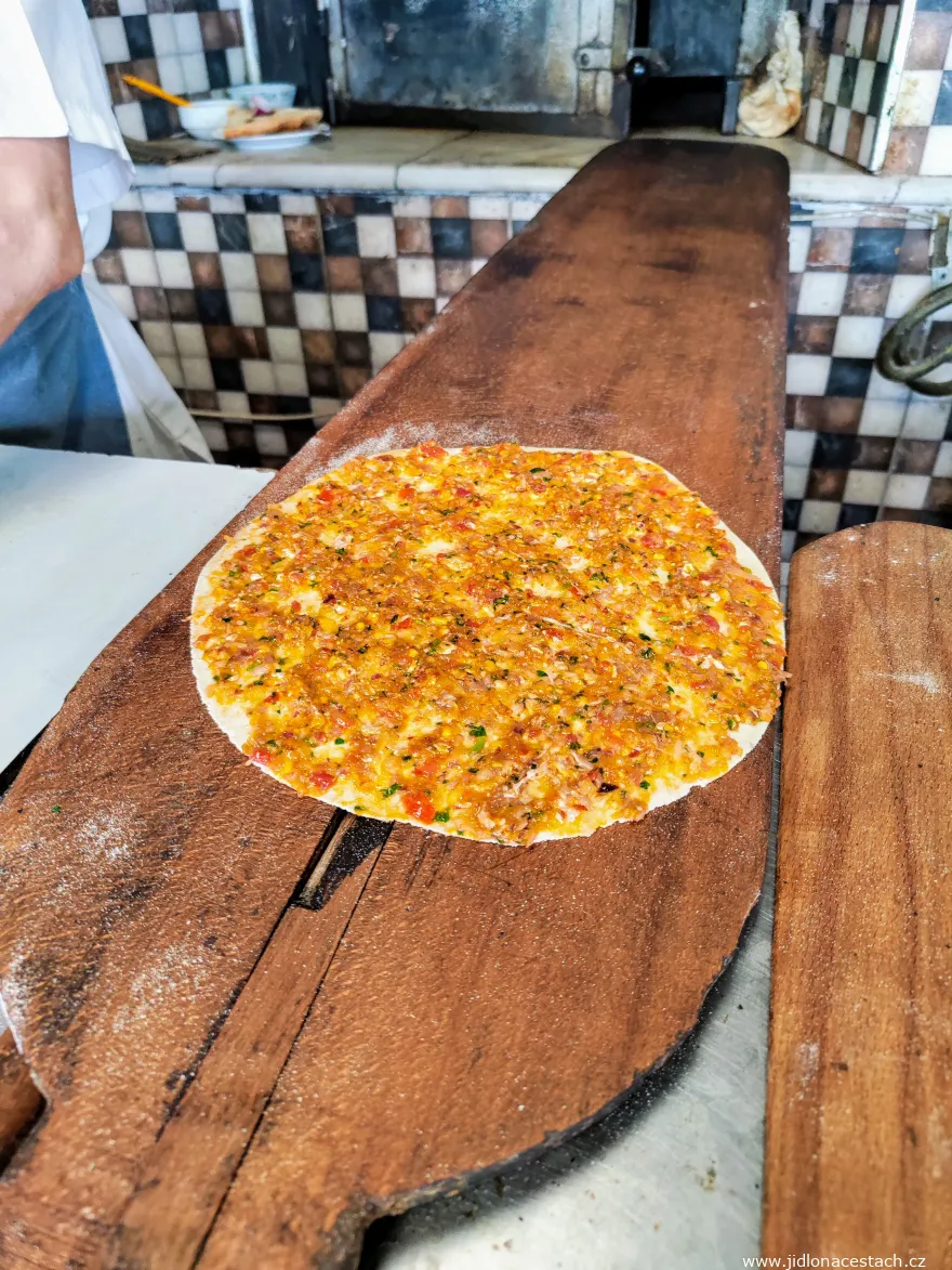 Lahmacun: die Zubereitung. Lahmacun: die Zubereitung.