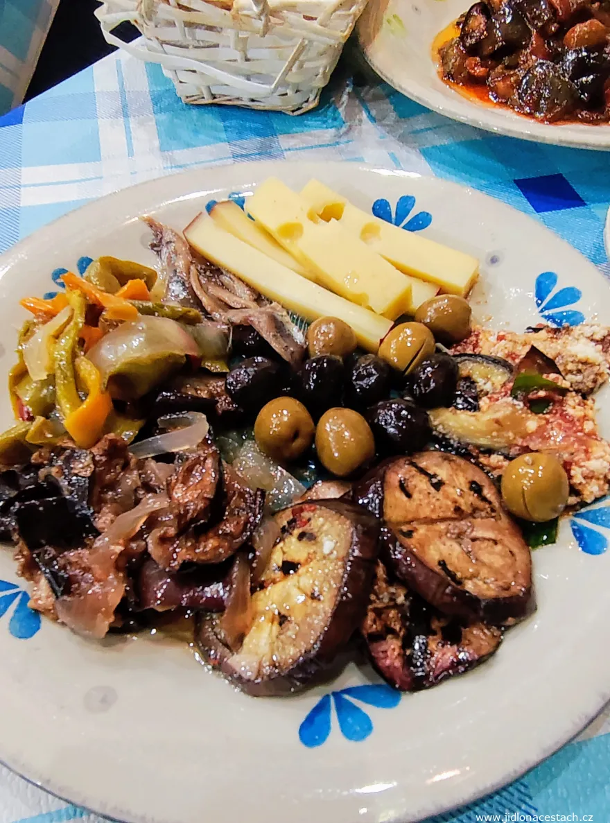 Tanier so sicílskymi predjedlami Tanier so sicílskymi predjedlami