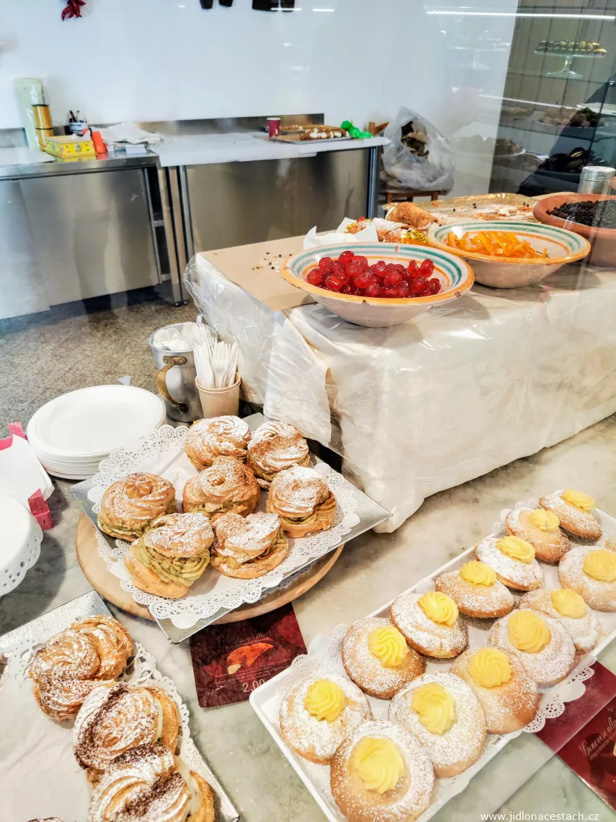 Sweets in I Segreti del Chiostro patisserie Sweets in I Segreti del Chiostro patisserie