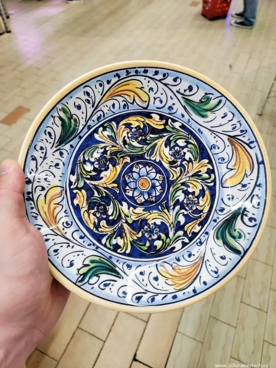 Ceramics with Sicilian motifs