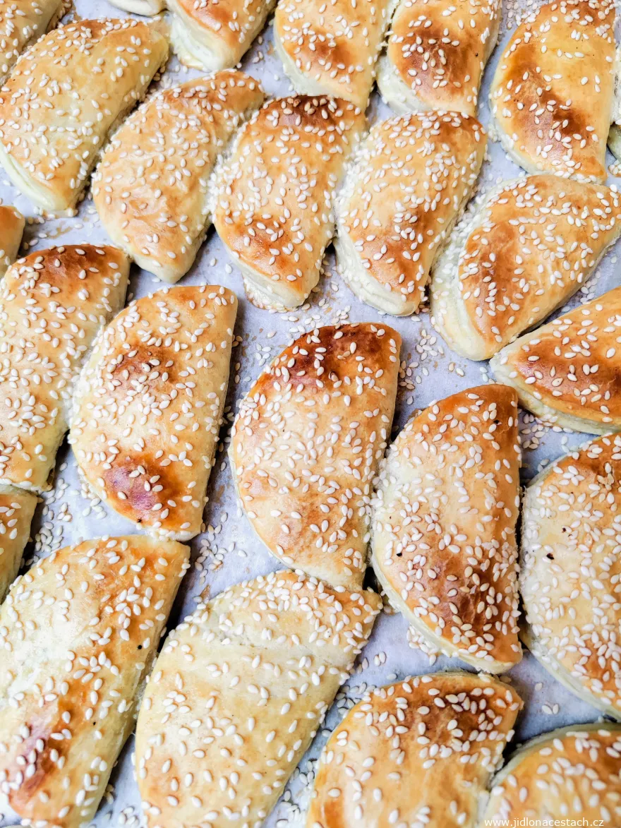 Ponuka pečiva v pekárni Geula Ponuka pečiva v pekárni Geula