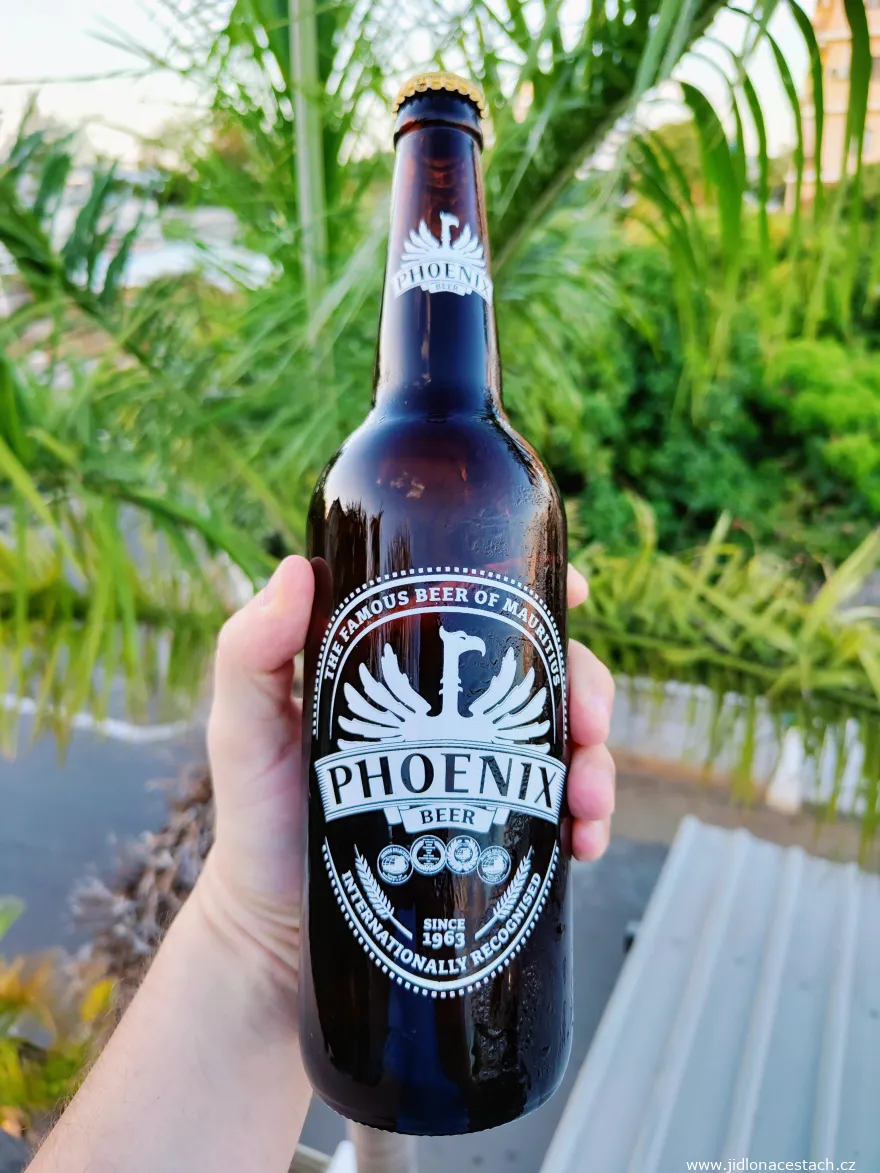 Das Bier Phoenix aus der ältesten Brauerei von Mauritius. Das Bier Phoenix aus der ältesten Brauerei von Mauritius.