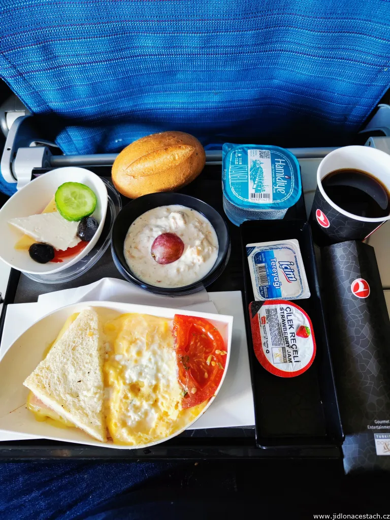 Palubné menu Turkish Airlines na dlhých letoch: raňajky. Palubné menu Turkish Airlines na dlhých letoch: raňajky.