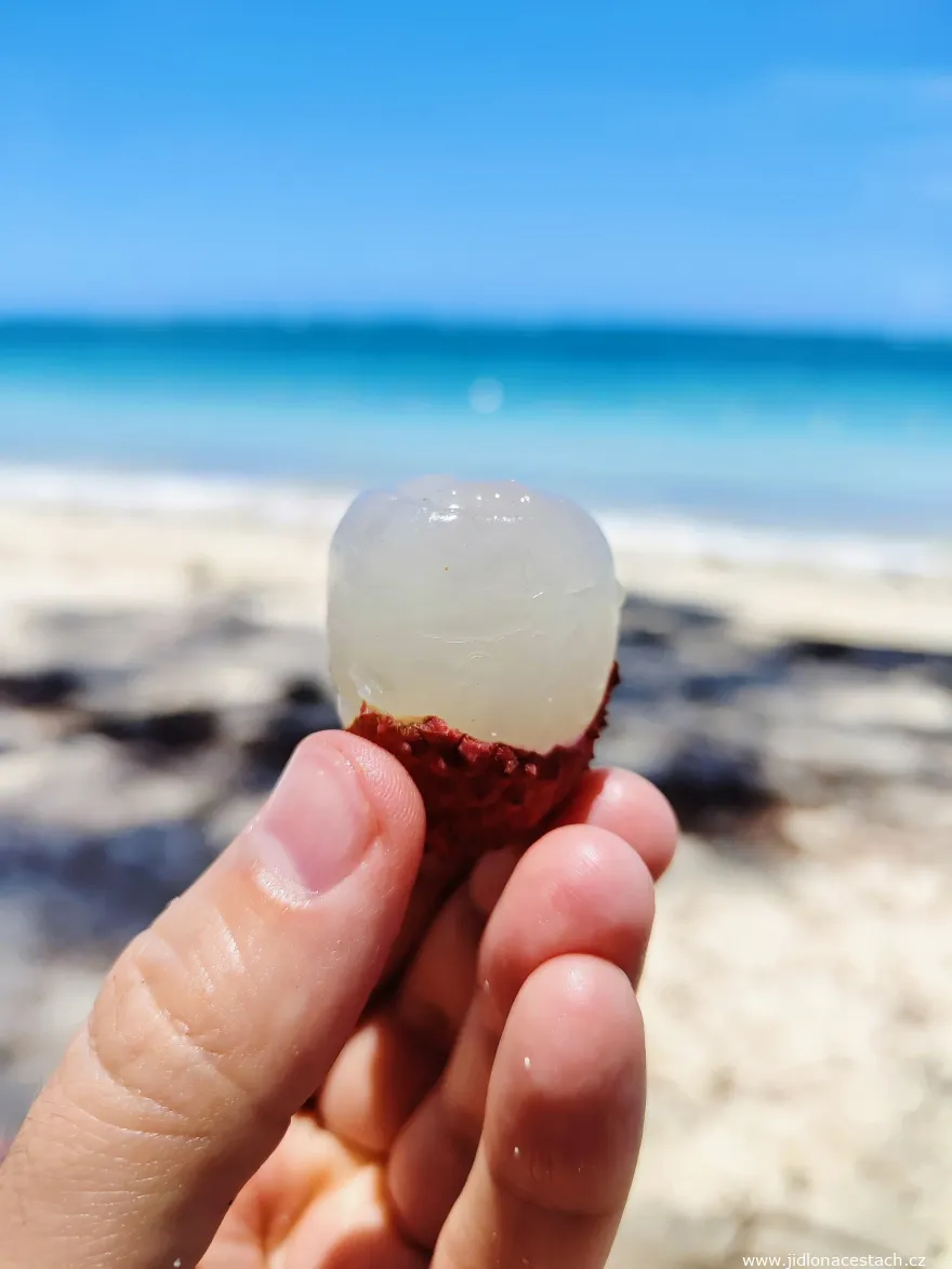 Peeled lychee Peeled lychee