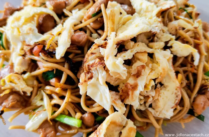 Mine frit: smažené nudle