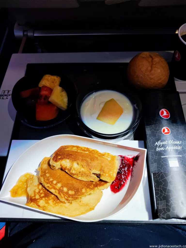 Palubné menu Turkish Airlines na dlhých letoch: raňajky.