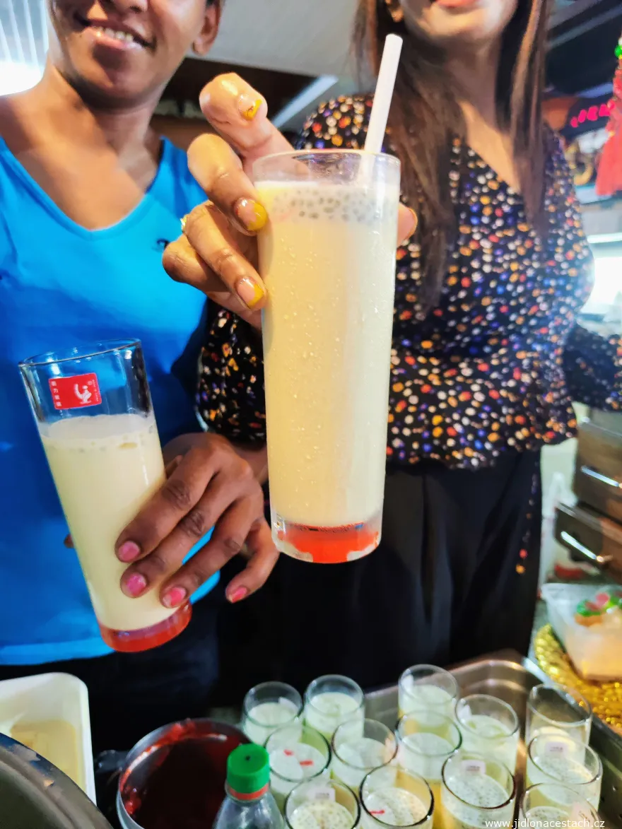 Alouda avec une boule de glace, au stand Alouda Pillay de Port Louis. Alouda avec une boule de glace, au stand Alouda Pillay de Port Louis.