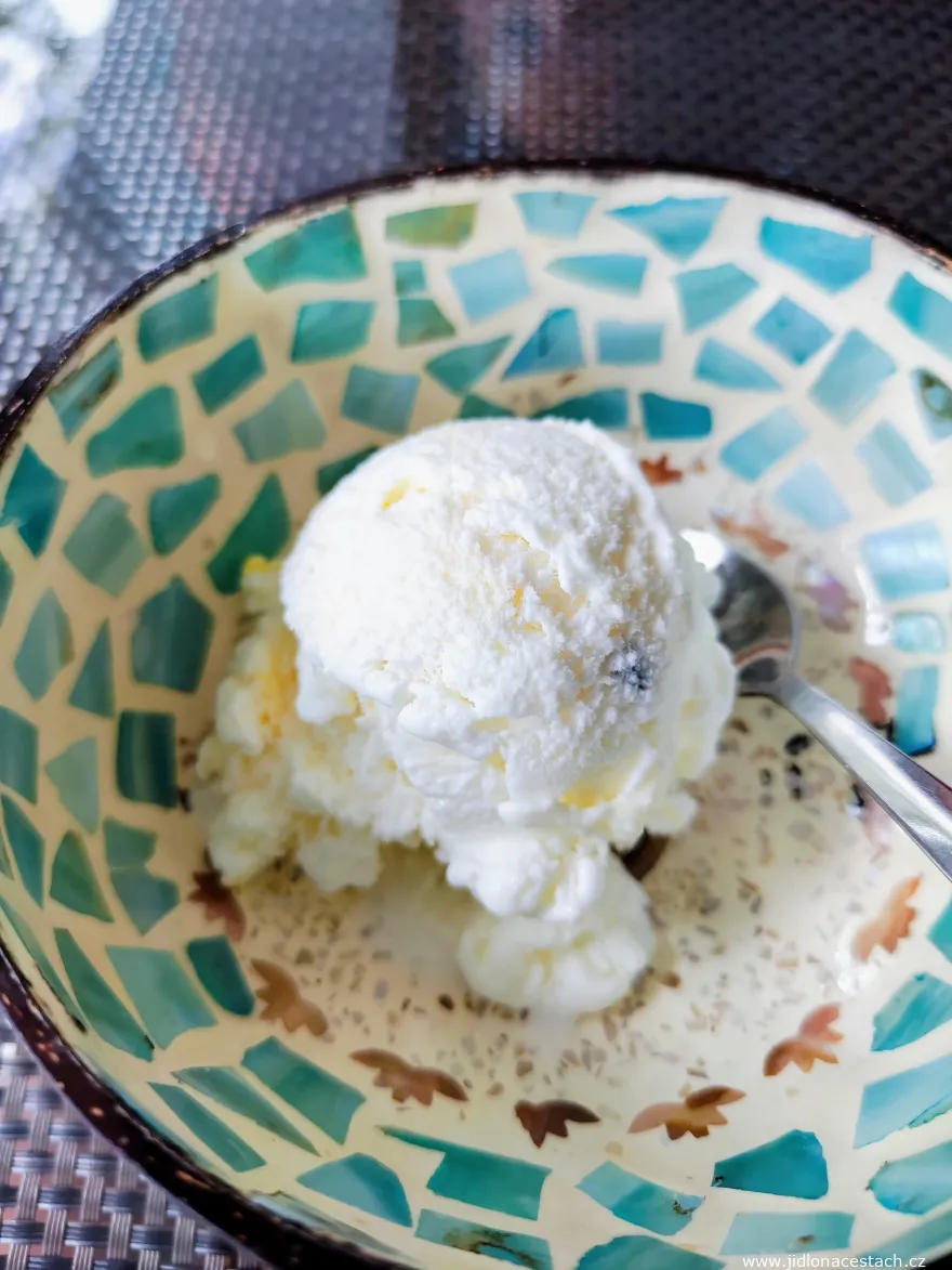 Coconut ice cream with mango Coconut ice cream with mango