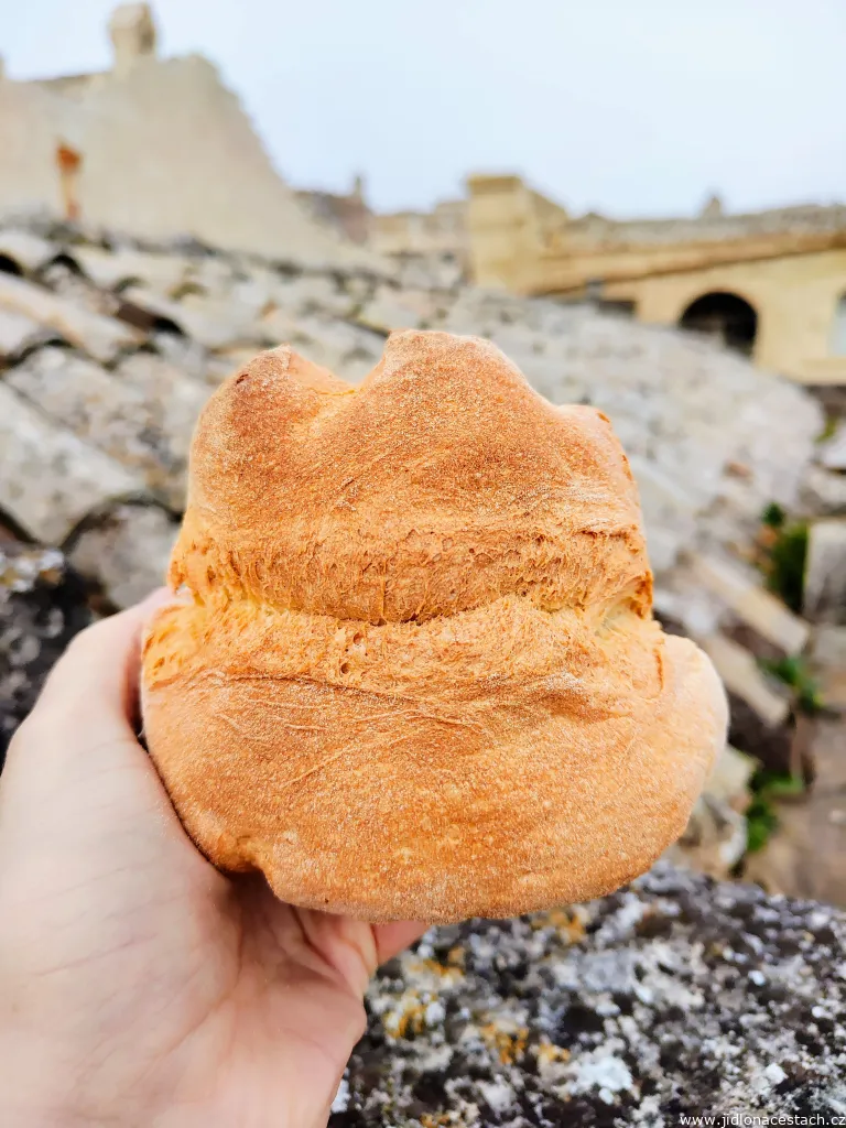 Brot aus dem italienischen Matera, geschützt durch eine geografische Ursprungsbezeichnung. Brot aus dem italienischen Matera, geschützt durch eine geografische Ursprungsbezeichnung.