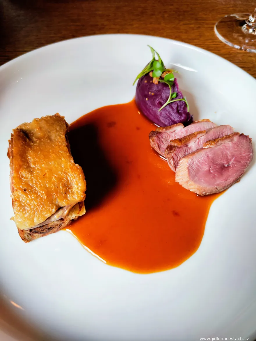 V Zátiší Restaurant: goose breast and confit leg, red cabbage cream, truffle stuffing, and strong gravy. V Zátiší Restaurant: goose breast and confit leg, red cabbage cream, truffle stuffing, and strong gravy.