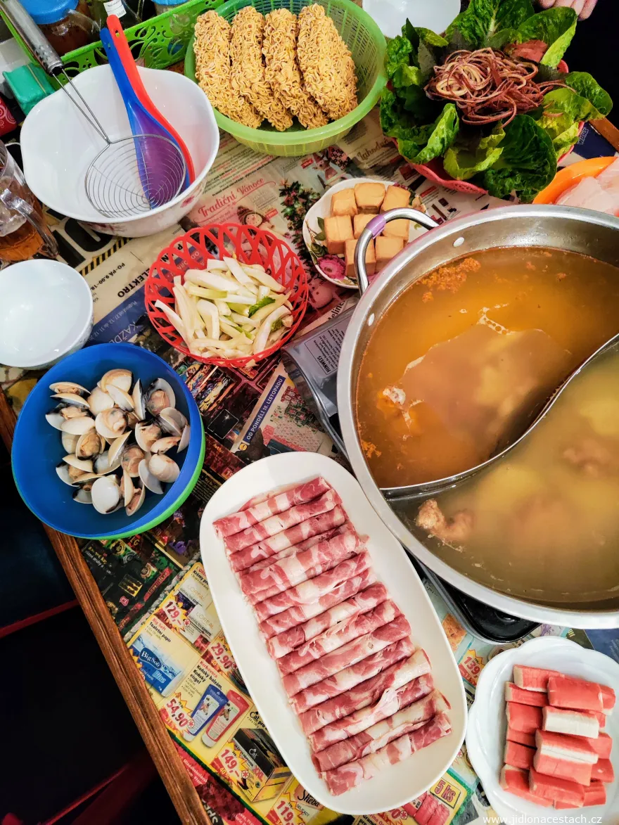 Bistro Nhà hai hành - rybí hot pot (jedlo zo stálej ponuky, marec 2023). Bistro Nhà hai hành - rybí hot pot (jedlo zo stálej ponuky, marec 2023).