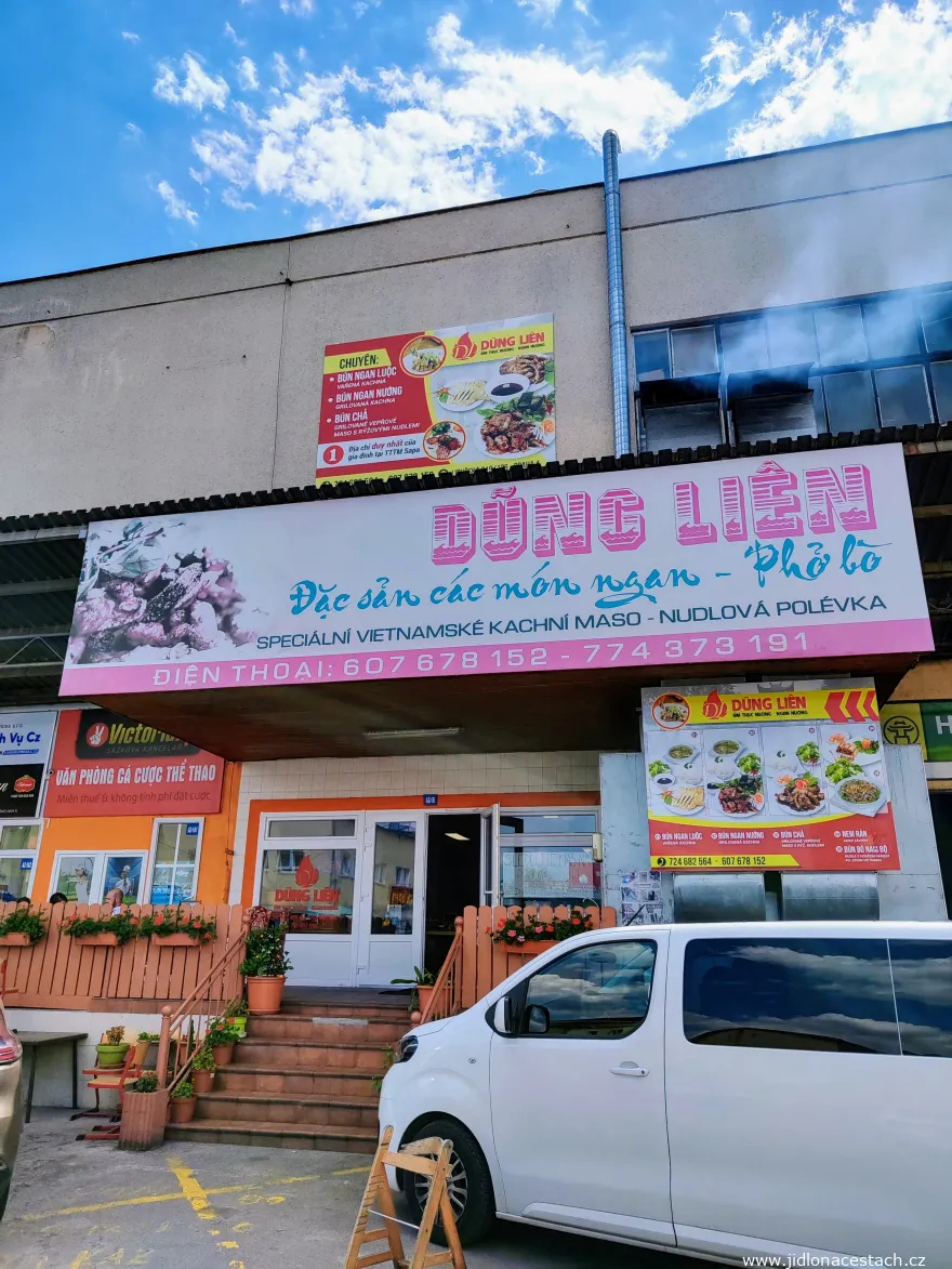 Bistro Dũng Liên and its grilled duck
