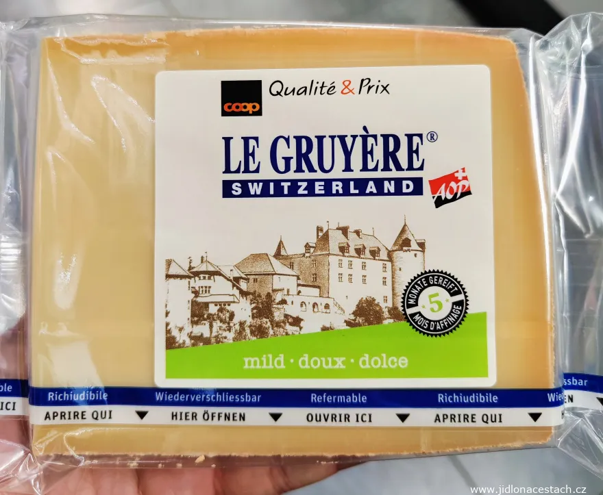 Gruyère: a packaged piece of the Swiss cheese with five months of aging. Gruyère: a packaged piece of the Swiss cheese with five months of aging.