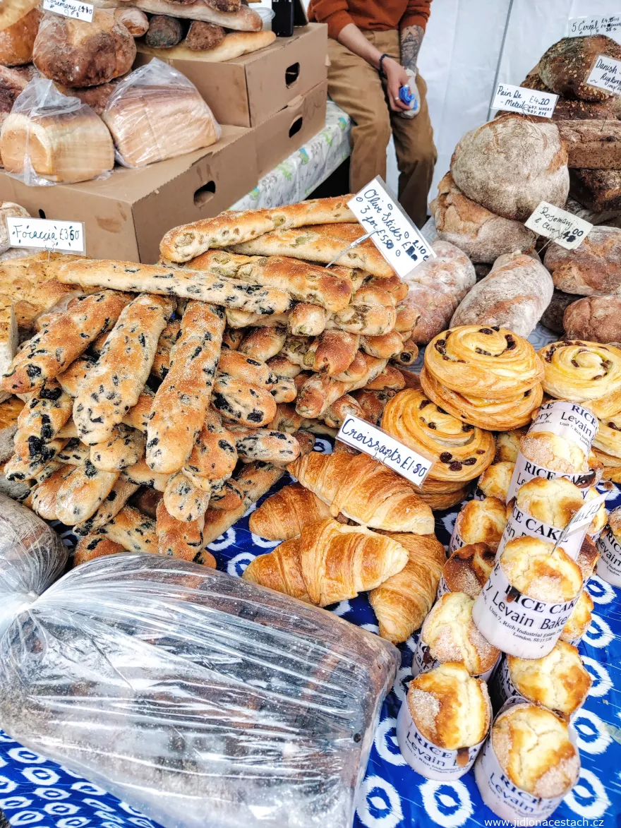 Broadway Market: stragan ze świeżym pieczywem. Broadway Market: stragan ze świeżym pieczywem.