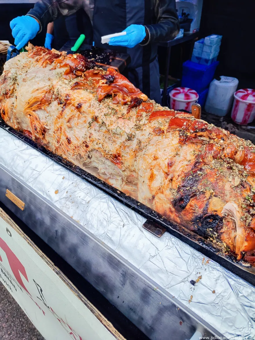 Hog roast: wieprzowina pieczona brytyjską metodą na Broadway Market.