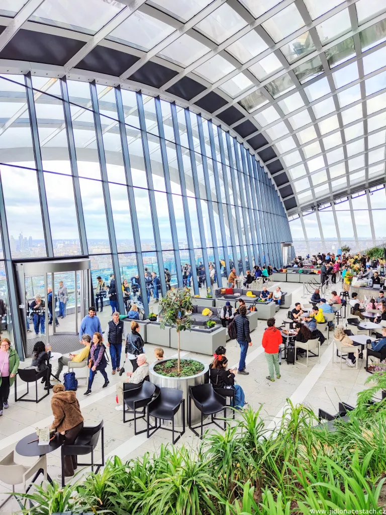 Kavárna v londýnském Sky Garden.