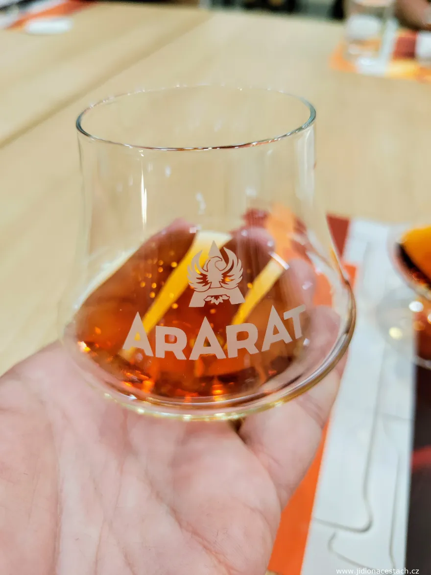 Le brandy arménien Ararat dans un verre.