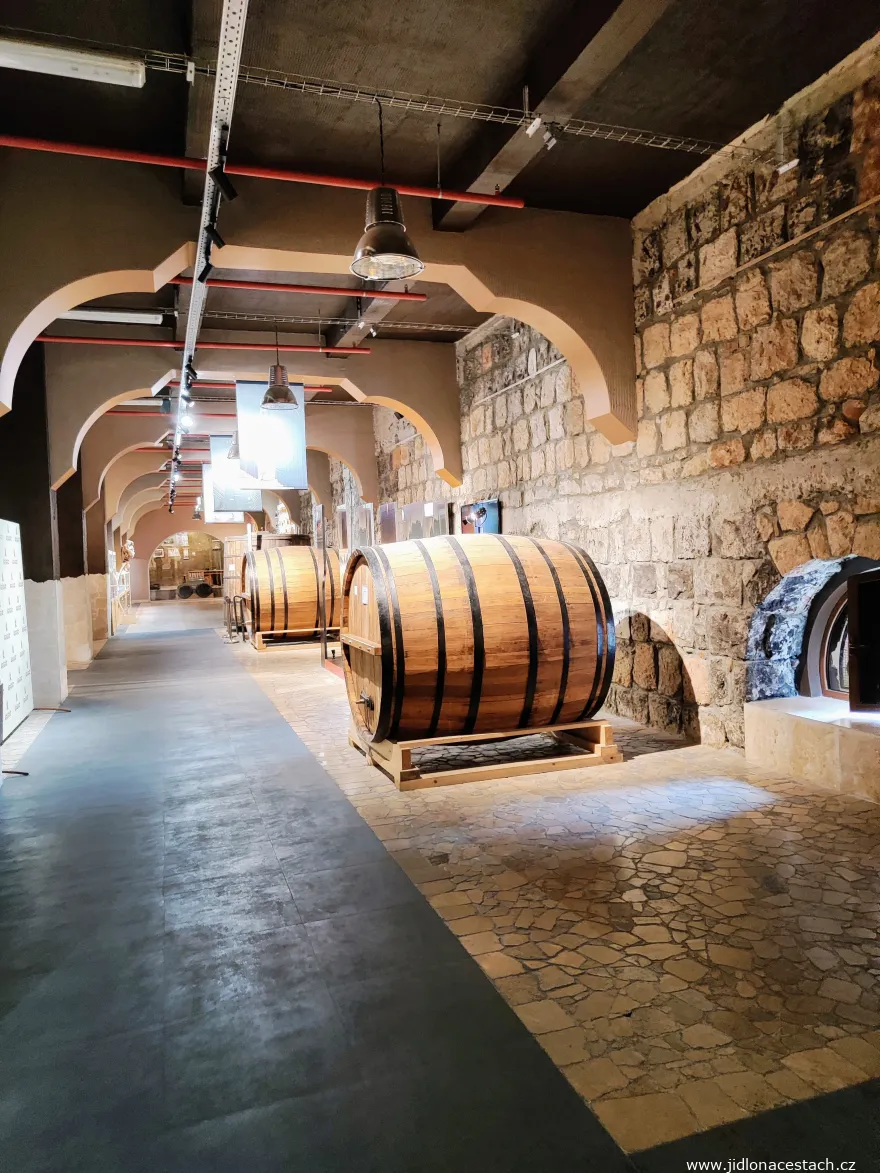 Muzeum brandy Ararat v Jerevanu Muzeum brandy Ararat v Jerevanu