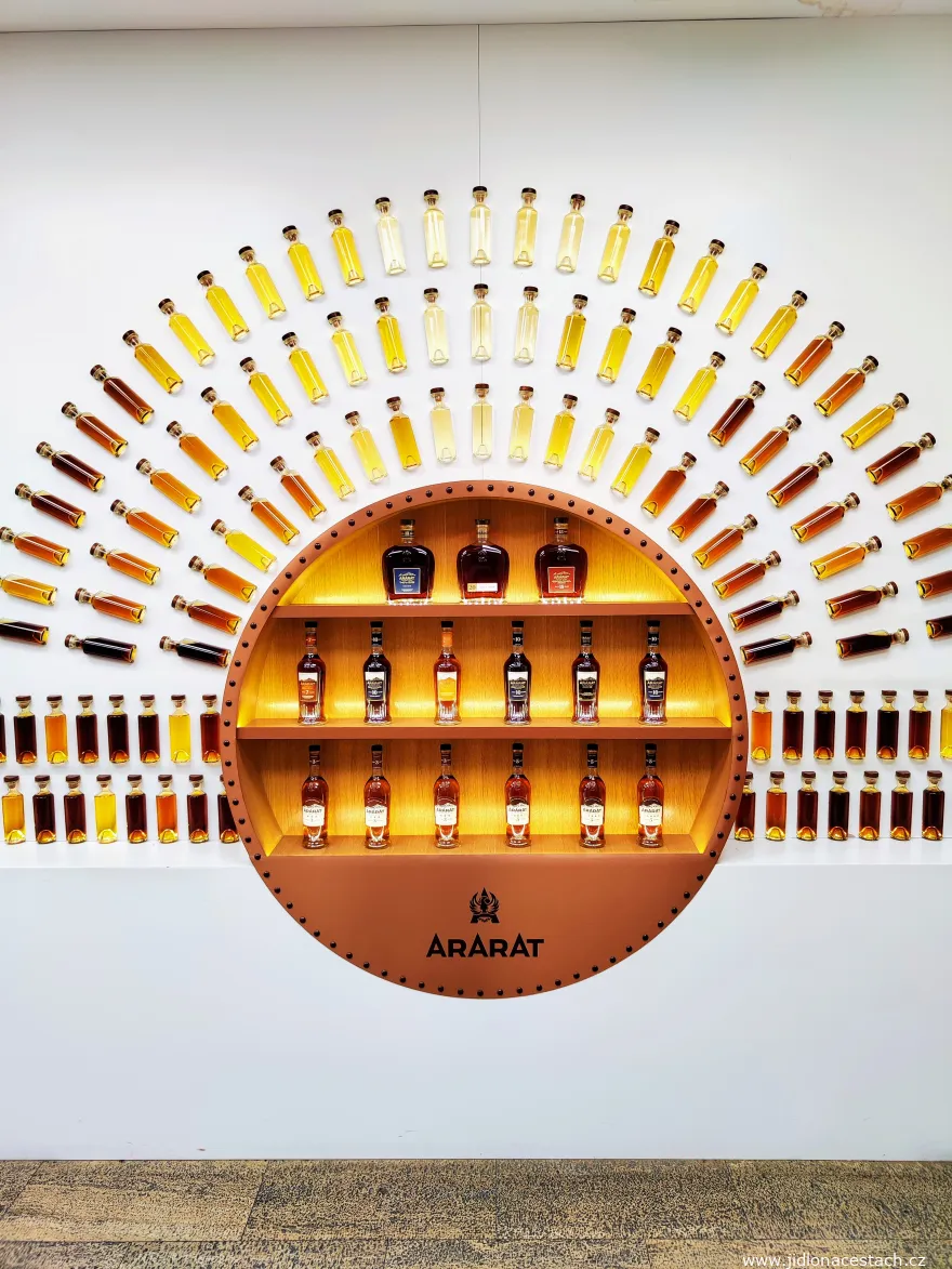 Muzeum brandy Ararat v Jerevanu - brandy různého stáří