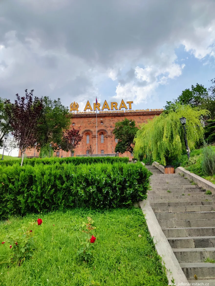 Muzeum brandy Ararat v Jerevanu Muzeum brandy Ararat v Jerevanu