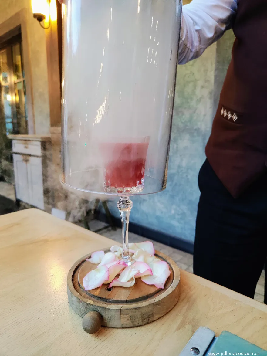 Alcoholic cocktail Tres Belle