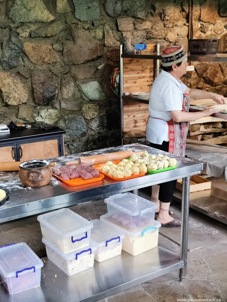 Príprava sladkého pečiva gata