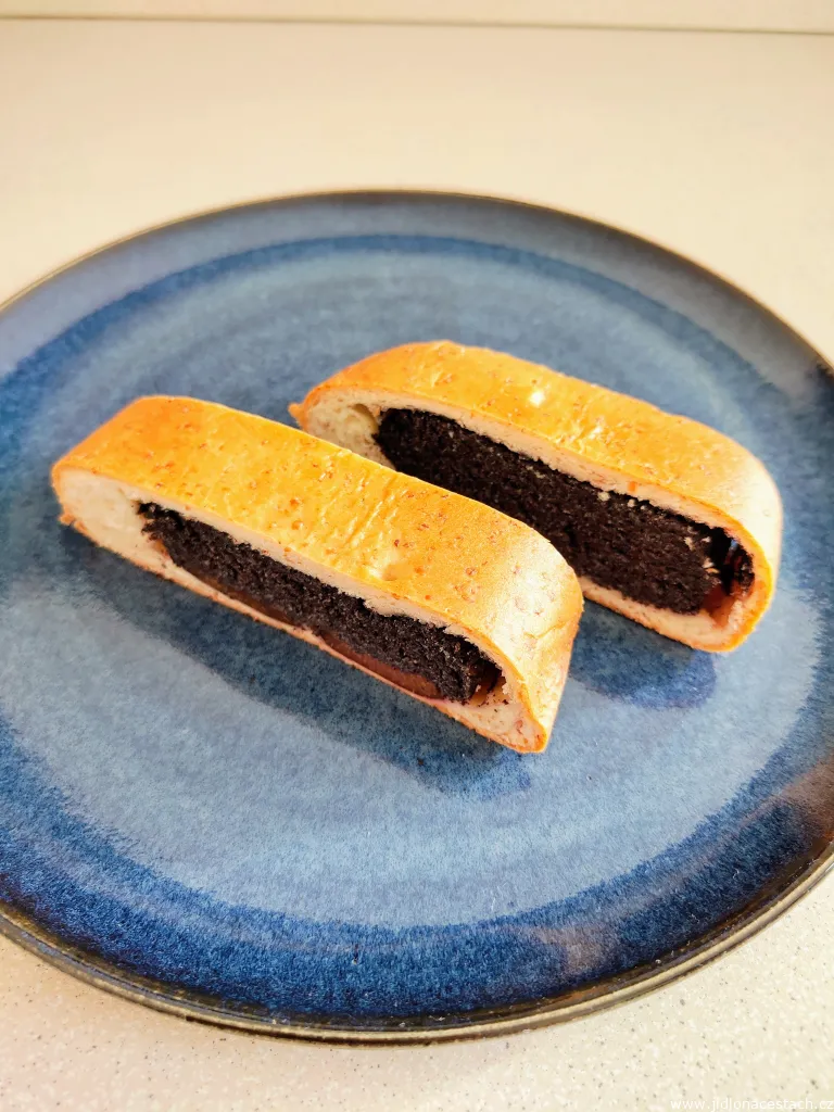 Poppy seed strudel with plums Poppy seed strudel with plums