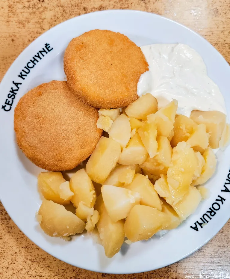 Fried camembert cheese, potatoes, tartar sauce Fried camembert cheese, potatoes, tartar sauce