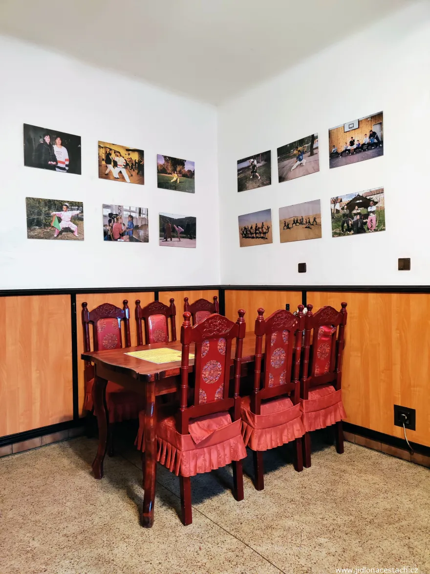 Ristorante cinese Hua Long Zhai: l'interno. Ristorante cinese Hua Long Zhai: l'interno.
