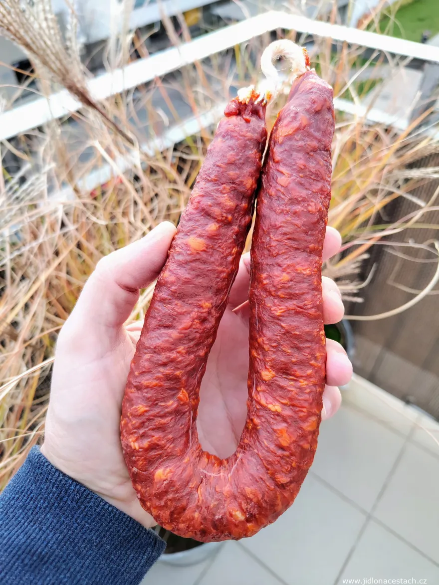 Španielska klobása chorizo Riojano (v tvare sarta = podkova). Španielska klobása chorizo Riojano (v tvare sarta = podkova).