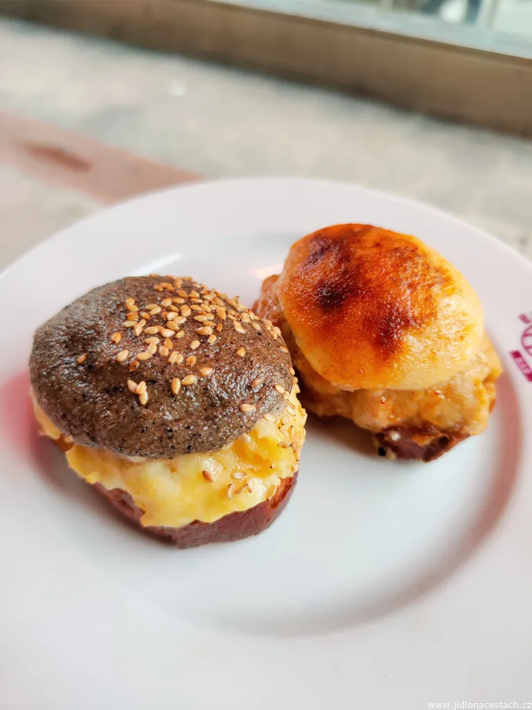 Vynikajúce syrové pintxos z vyhláseného baru El Globo, Bilbao Vynikajúce syrové pintxos z vyhláseného baru El Globo, Bilbao